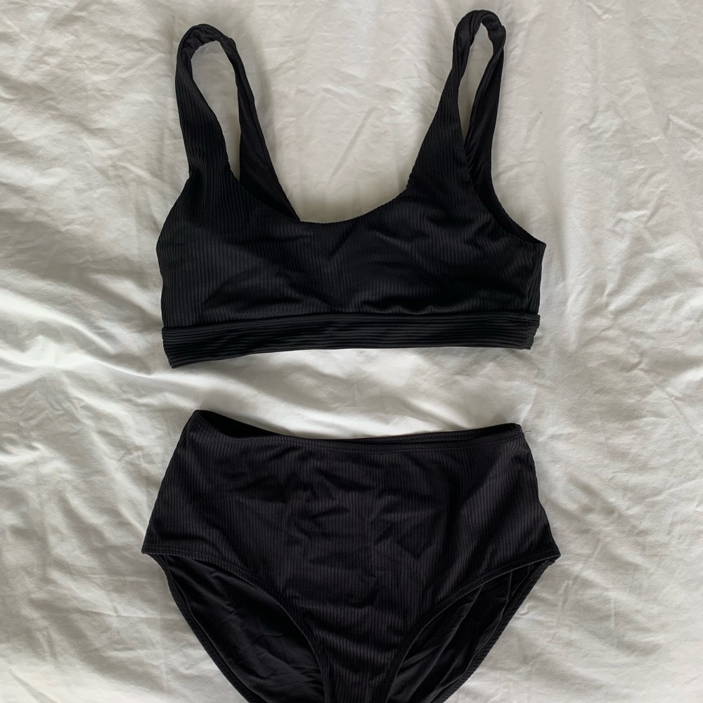 Andie swim ribbed black bikini size M